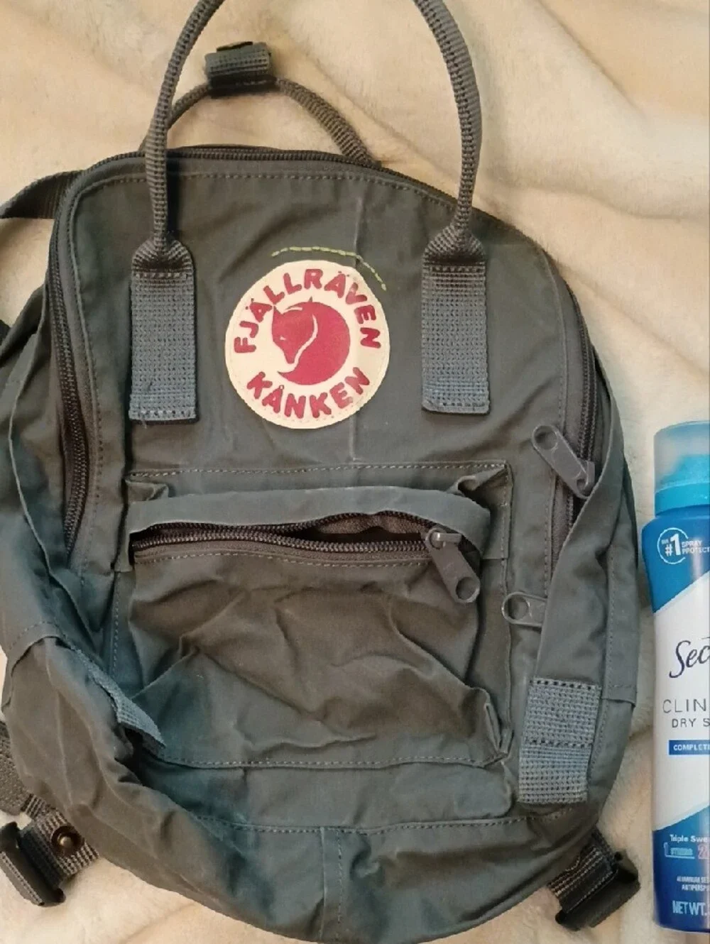 Fjallraven Kånken Mini Backpack in Dark Green with Red Logo